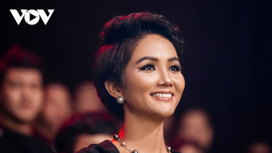 Miss Universe Vietnam H’Hen Nie to model at Milan Fashion Week